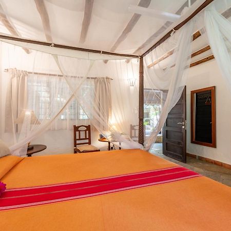 Diani Marine Divers Village Diani Beach Dış mekan fotoğraf