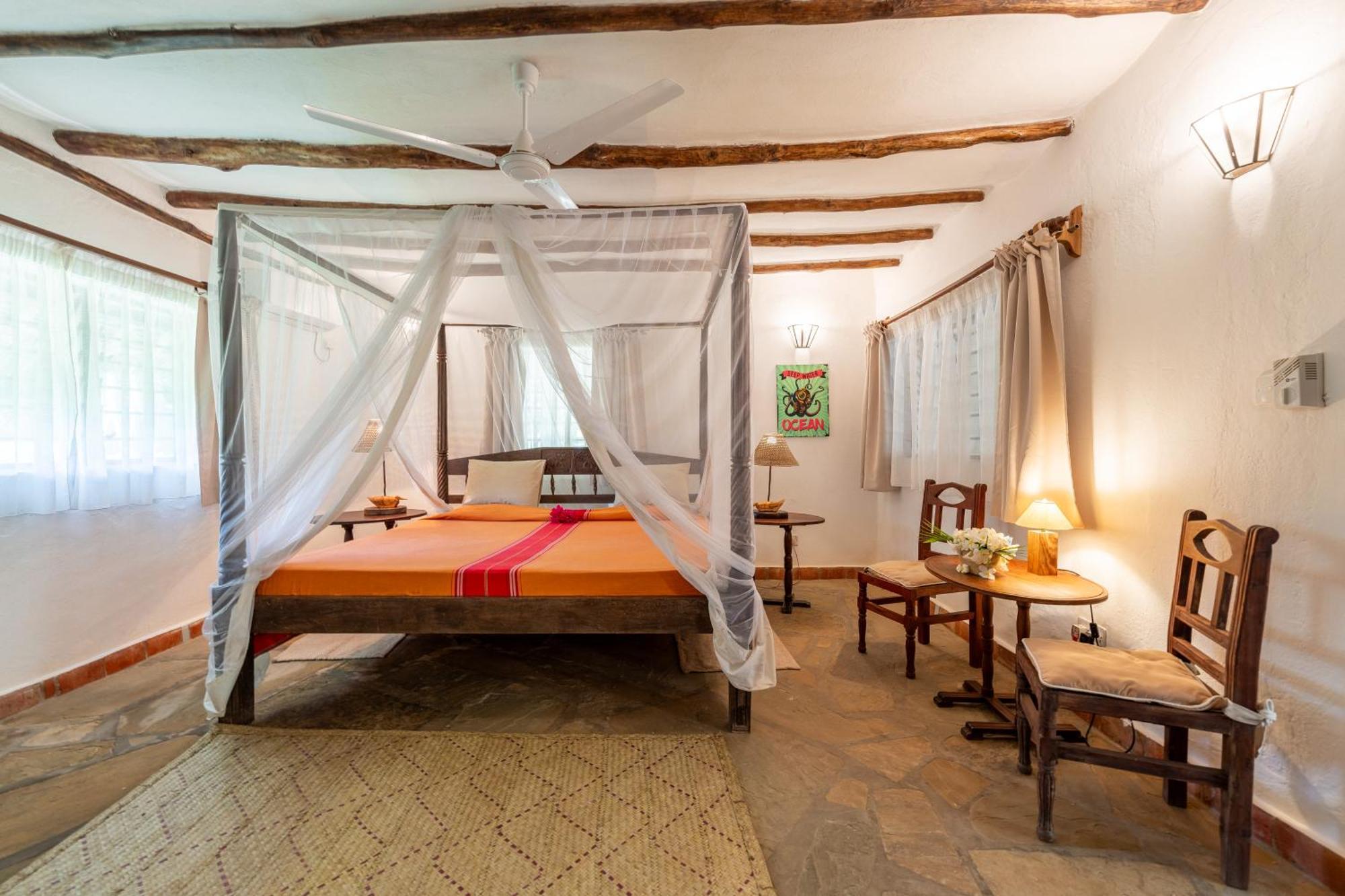 Diani Marine Divers Village Diani Beach Dış mekan fotoğraf