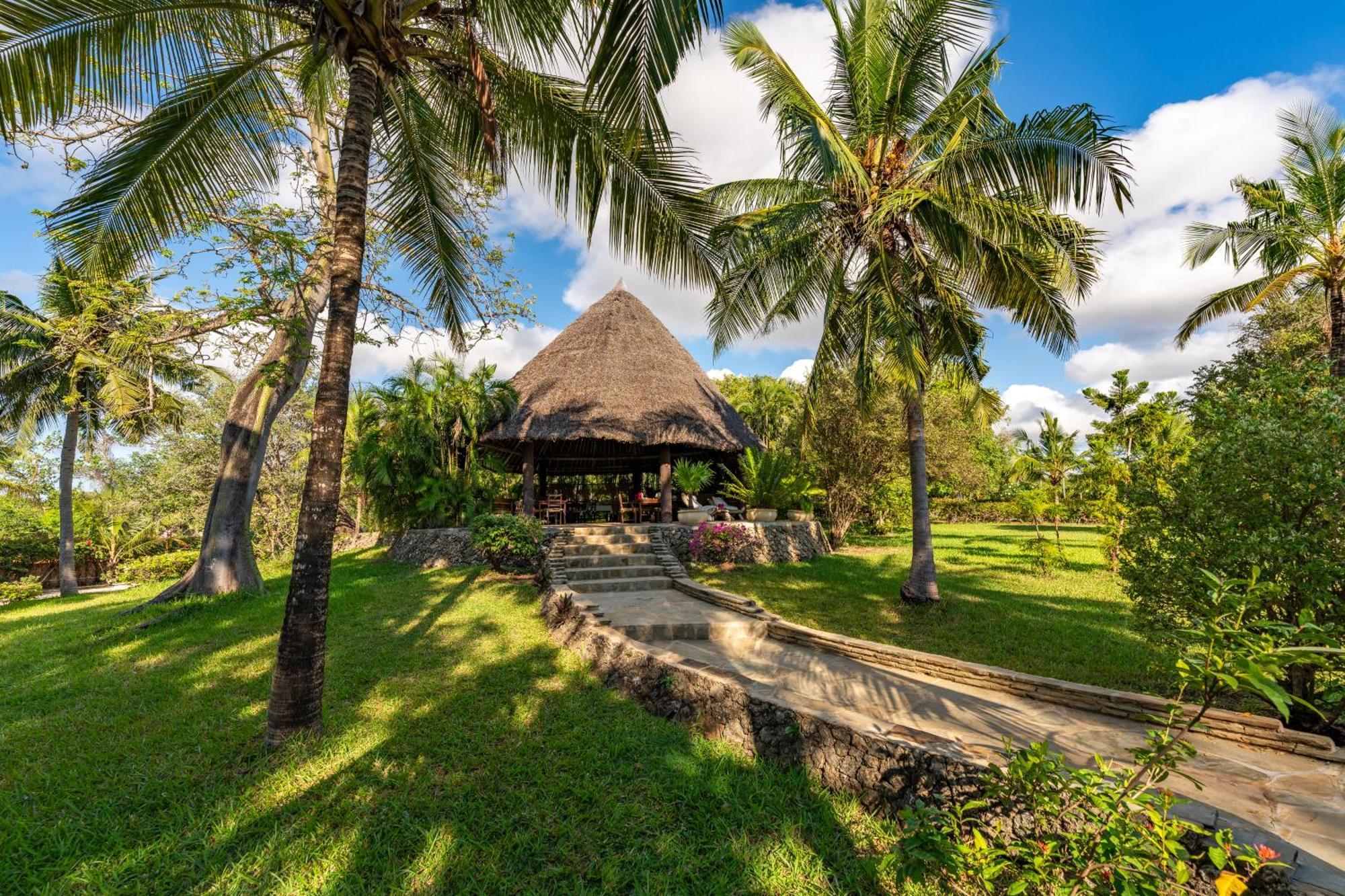 Diani Marine Divers Village Diani Beach Dış mekan fotoğraf